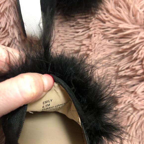 Steve Madden black slip on sneaker.The shoes are Perfect no tear or rips - Picture 4 of 5